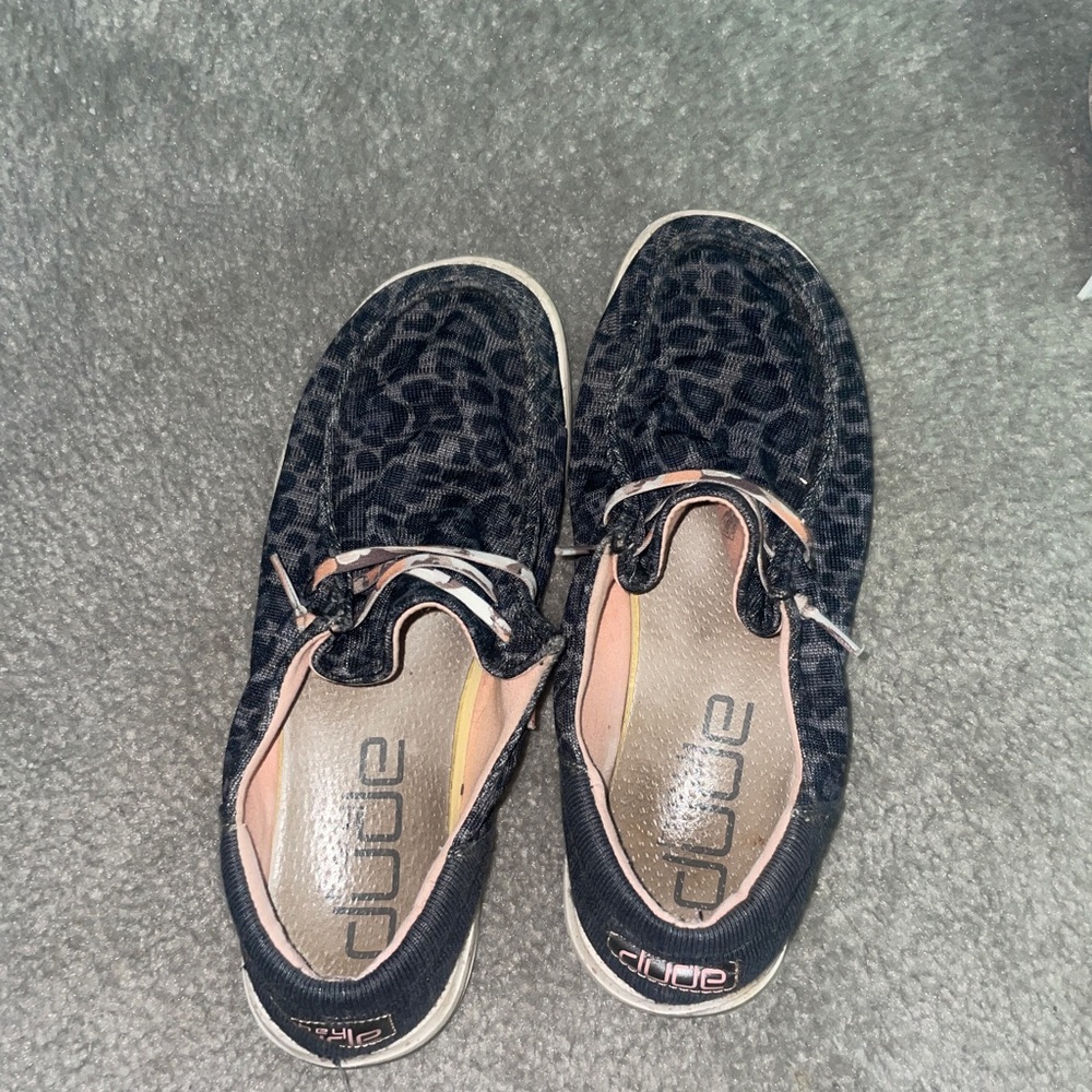 leapird print hey dudes